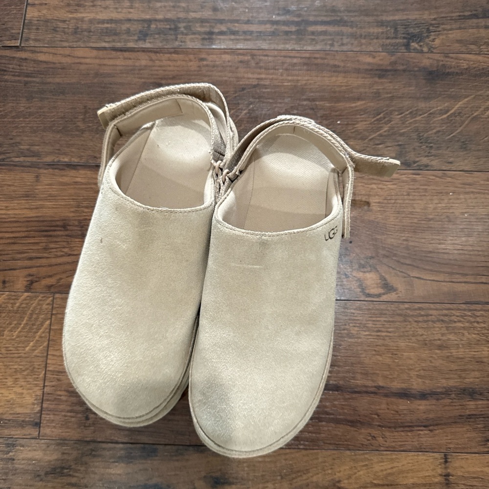 UGG Women's Sand Suede Goldenstar clogs